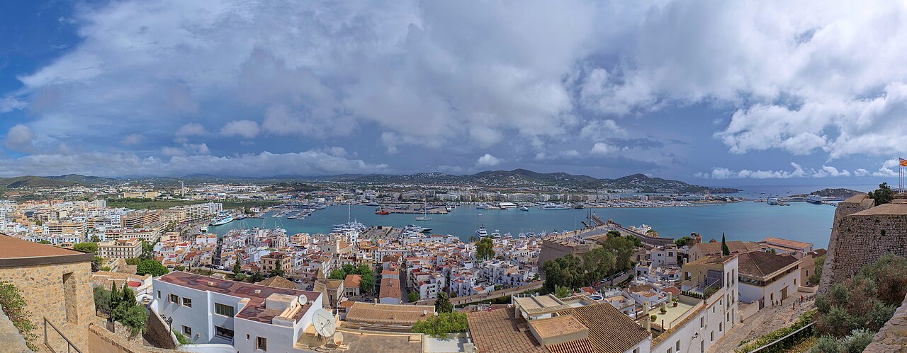 Puerto y ciudad de Ibiza desde Dalt Vila